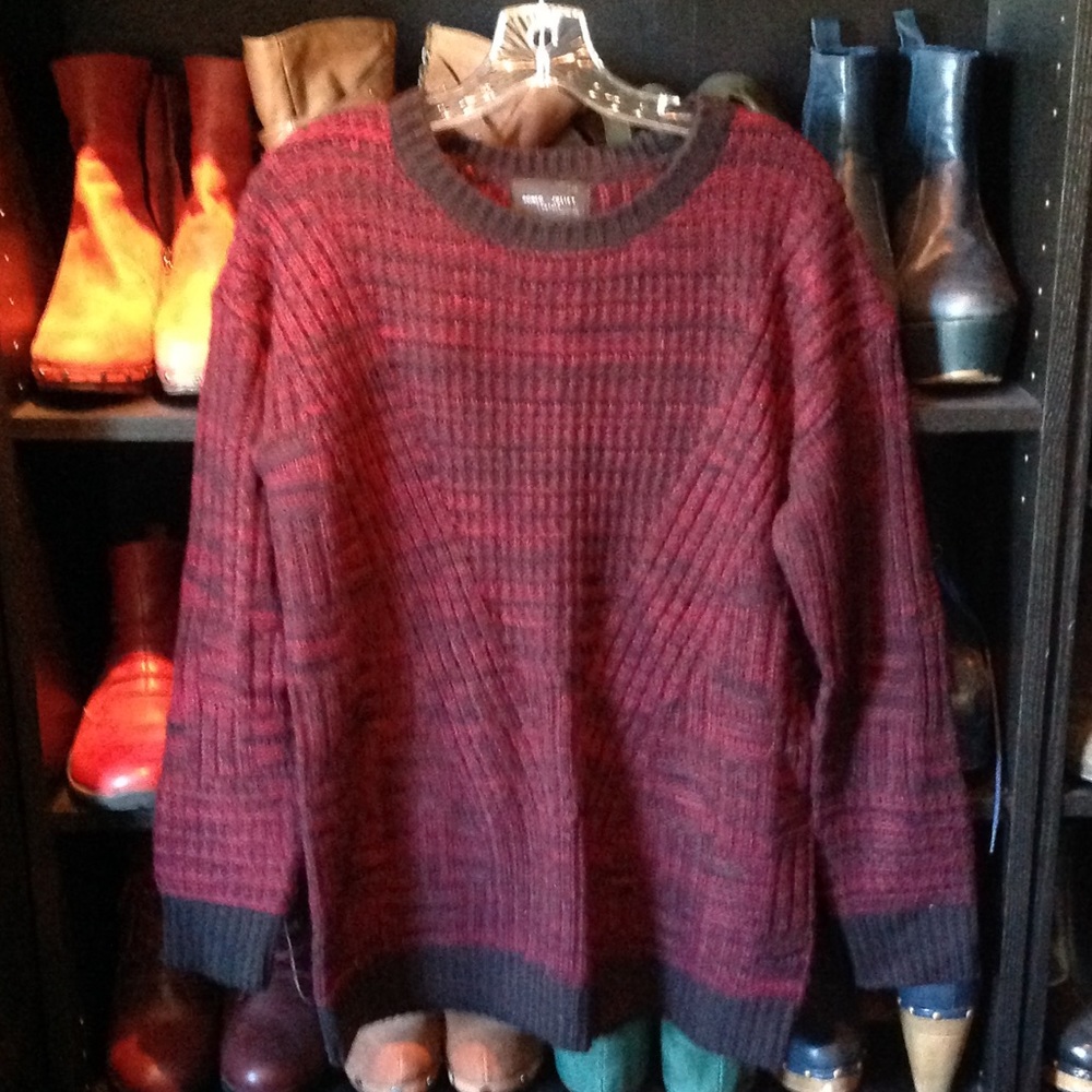 Crew neck patterned sweater
